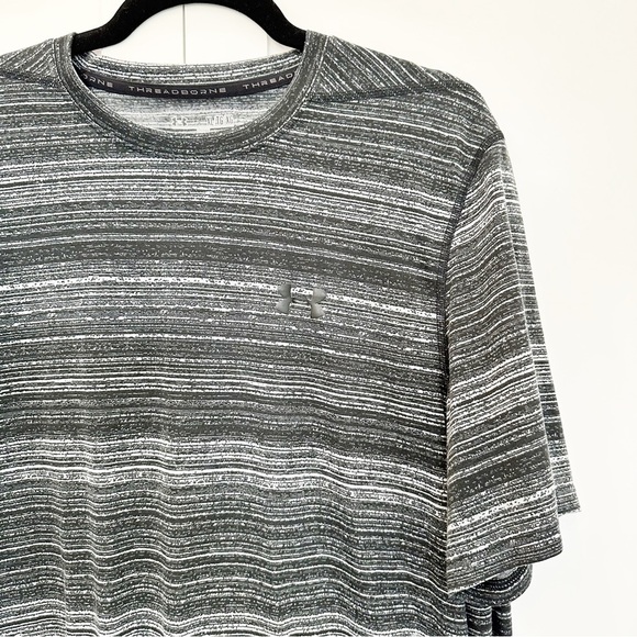 UNDER ARMOUR | Black/White Tee Size XL - Picture 2 of 4